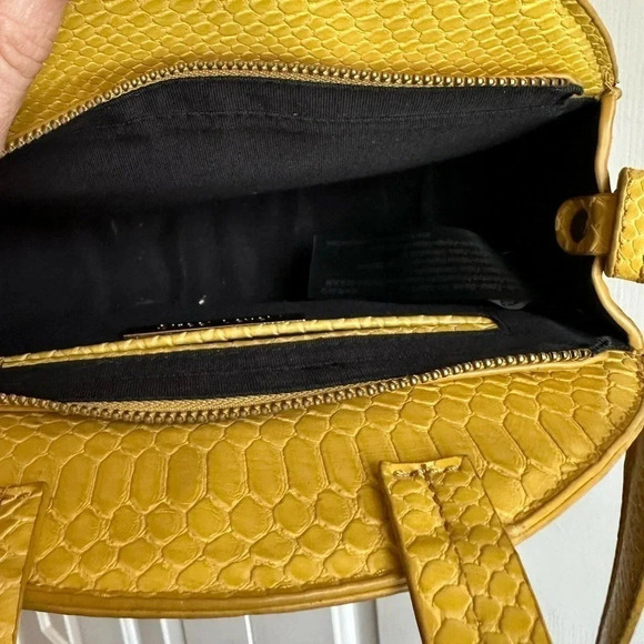 Street Level circle crossbody faux leather Croc tote bag purse. Yellow - Picture 9 of 16